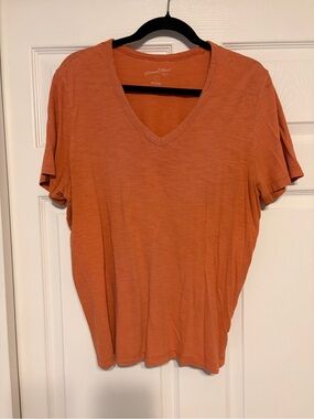 Universal Thread Women’s V-Neck Slub Knit Tee Rust Orange Casual T-Shirt